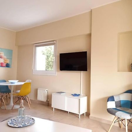 Appartamento Blue -Spacious 1Bdr Corner Flat/Balcony/View Atene Esterno foto