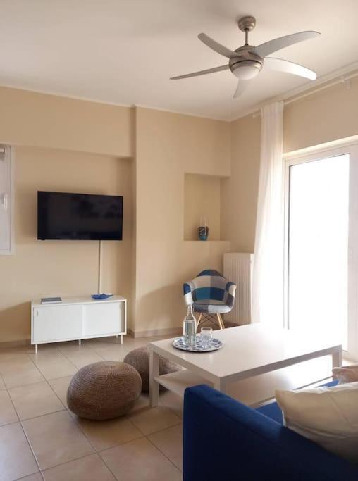 Appartamento Blue -Spacious 1Bdr Corner Flat/Balcony/View Atene Esterno foto