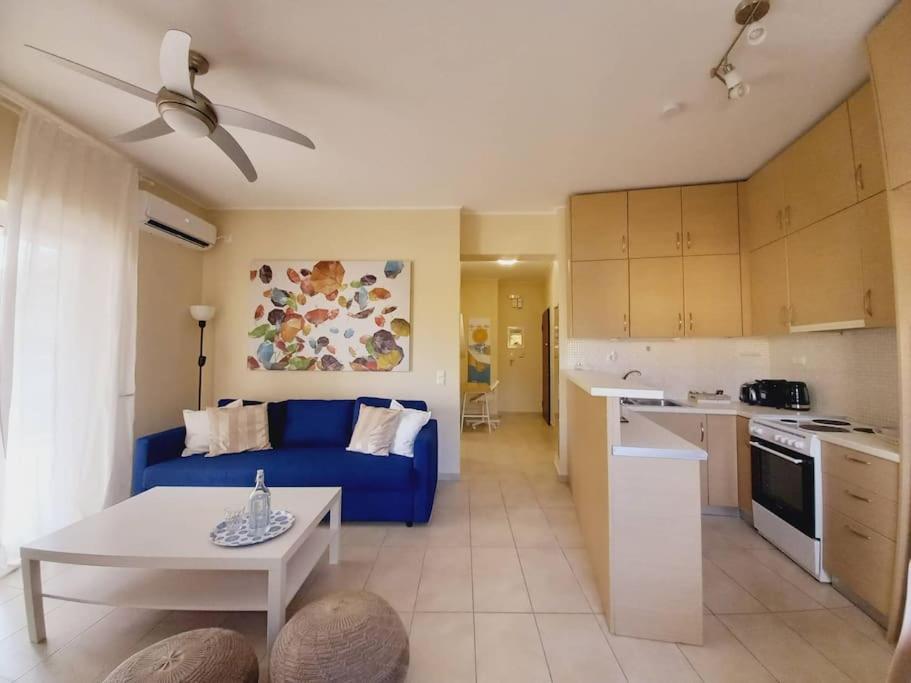 Appartamento Blue -Spacious 1Bdr Corner Flat/Balcony/View Atene Esterno foto